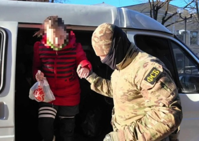 В Крыму задержали женщину, которая намеревалась совершить теракт на железной дороге с помощью «бандеросмузи»