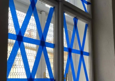 Власти Белгорода призвали жителей города наклеить на окна скотч