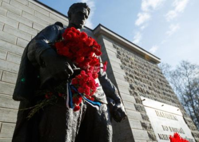 После предупреждения Путина правительство Эстонии отказалось сносить памятник Воину-освободителю