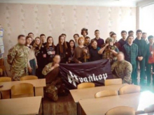 В Харькове отстранили директора гимназии за проведённый радикалами «Фрайкор» «урок фашизма»