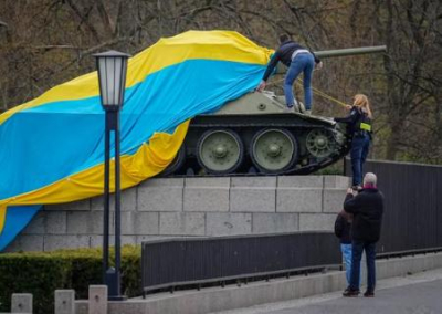 Сдались: в Берлине можно будет размахивать украинскими флагами 8 и 9 мая
