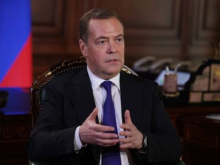 Отвратительное колониальное прошлое, очевидное проамериканское настоящее: Медведев упрекнул Макрона