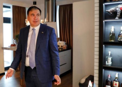 Политик или шоумен?: Саакашвили не определился