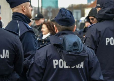 Польская полиция захватила школу при посольстве России в Варшаве
