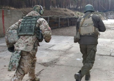 Отказывающиеся погибать за Зеленского украинцы  отобрали у пограничника пистолет и прорвались с боем в Румынию