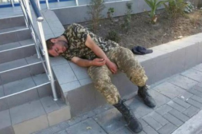 Бомжоруженные силы Украины. В бой идут одни алкаши!