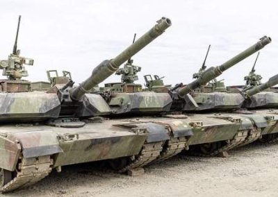 США отправят первые танки Abrams на Украину в сентябре, предварительно сняв новое оборудование