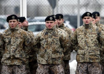 Эстония и Латвия увеличивают расходы на оборону
