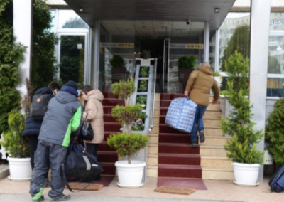 Болгарские отели перестали кормить беженцев с Украины, а в Польше плюют им вслед