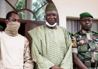 Премьера и президента Мали выпустят из-под стражи после их отставки