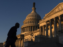 Палата представителей США на процедурном голосовании приняла законопроект о помощи Украине