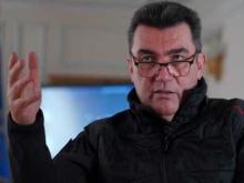 Секретарь СНБО Украины призвал украинцев не прятаться за женской юбкой и не бежать из страны