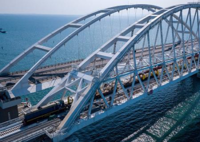 Киев нацелился на уничтожение Крымского моста. Реально ли это?