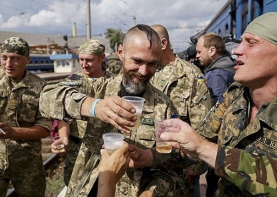 Украина пытается сохранить воинствующее лицо, но получается откровенно плохо