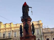 В Одессе «патриоты» снова надругались над памятником Екатерине II
