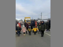 На Буковине протестующие с детьми перекрыли дорогу из-за отсутствия газа и тепла в домах