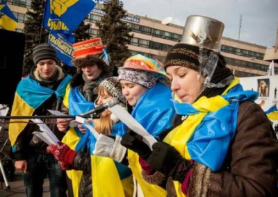 Результат «достоинства и свободы»: развал экономики, обнищание большинства украинцев и общая деградация страны