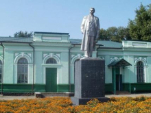 В Харьковской области снесли памятник Максиму Горькому