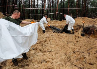 Массовые захоронения, пыточные: Киев готовит Бучу-2 в Изюме