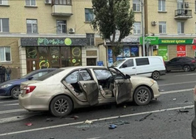 Теракт в центре Луганске. Погиб водитель взорвавшегося автомобиля