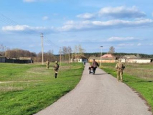 Российские военные эвакуировали 23 пенсионера из оккупированного нацистами села на Харьковщине