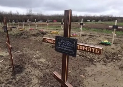 Офицер ВСУ назвал идиотами киевский режим за снятие флагов с могил ВСУшников. Этим потери не скрыть