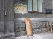 В центре Киева уничтожили мемориальные доски Мануильскому и Василевской