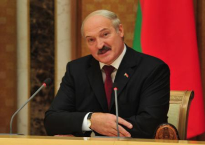 Лукашенко заявил, что привьётся только белорусской вакциной. В стране отменён обязательный масочный режим