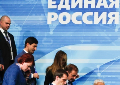 Рейтинг «Единой России» в Москве упал до 20%. Партия власти ищет альтернативу «умному голосованию»