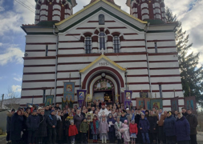 В Черновицкой области националисты захватили храм УПЦ во время отпевания военнослужащего ВСУ