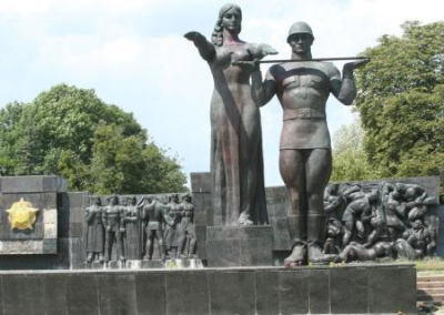 Львовская мэрия уничтожила советский Монумент Славы