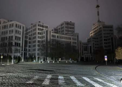 Жизнь налаживается: в Харькове включают уличные фонари