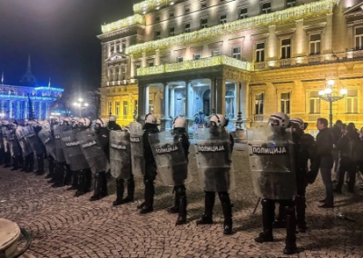 В Сербии активисты майдана пришли протестовать под гостиницу «Москва»