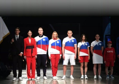 МОК одобрил дизайн одежды российских олимпийцев в цветах национального триколора