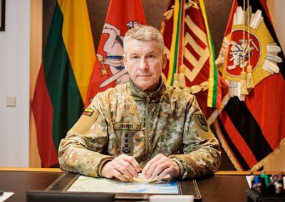 Командующий ВС Литвы выступил против передачи Украине гаубиц PzH 2000 и ПВО NASAMS