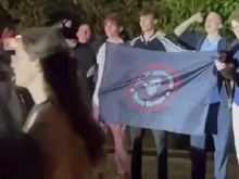 На московском выпускном в парке Горького выпускники размахивали флагами ЧВК «Вагнер»