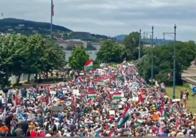 В Будапеште тысячи венгров протестуют против НАТО и конфликта на Украине