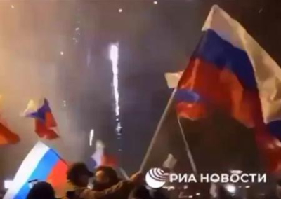 Ликованием и фейерверком Донецк встретил признание Россией ЛДНР
