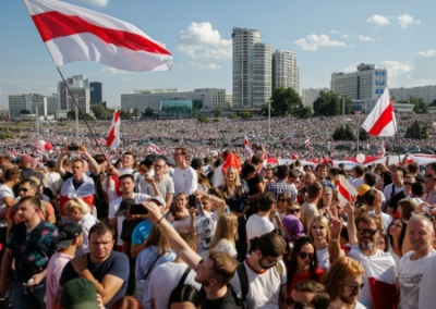 Генпрокуратура Белоруссии готовится признать экстремистским бело-красно-белый флаг