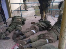 Немецкое издание Bild показало видео, как пленным российским солдатам простреливают ноги