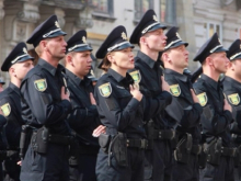 Преступная группировка в полиции Кривого Рога домогается к женщинам-полицейским