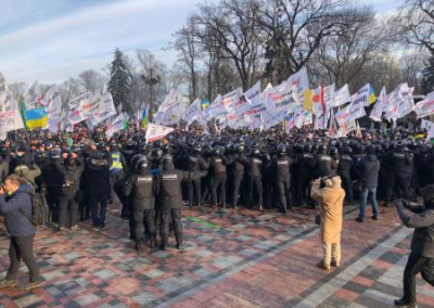 Под Радой спецназ штурмует многотысячную акцию ФОПов