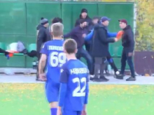 Украинские футболисты одержали победу, применив технику кулачного боя