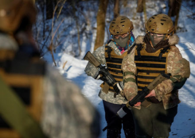 На помощь «Азову» на Кременском участке фронта в Донбассе прибыла женская рота