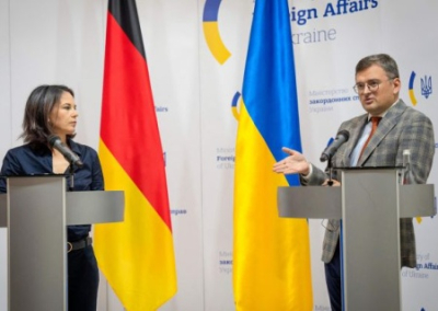 Бербок пообещала Кулебе найти систему Patriot для Украины