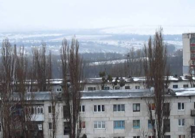 В Лисичанске (ЛНР) местным жителям не хватает дров. Отопления в городе по-прежнему нет