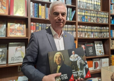 В Латвии задержан профессор истории Виктор Гущин. Обвинения стандартны — помогал России