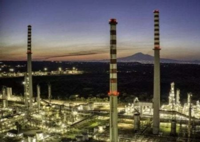 Италия национализирует нефтеперерабатывающий завод Лукойла