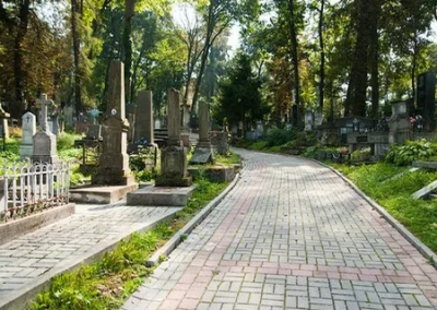 Украинские власти ввели платное посещение кладбищ