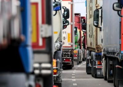 Словаки приступили к блокировке украинских грузовиков на границе